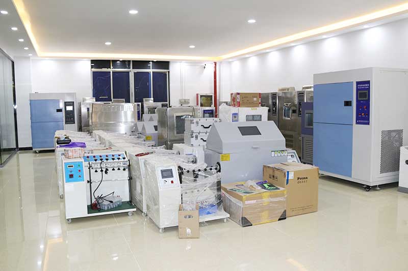 高低温试验箱厂家样品间